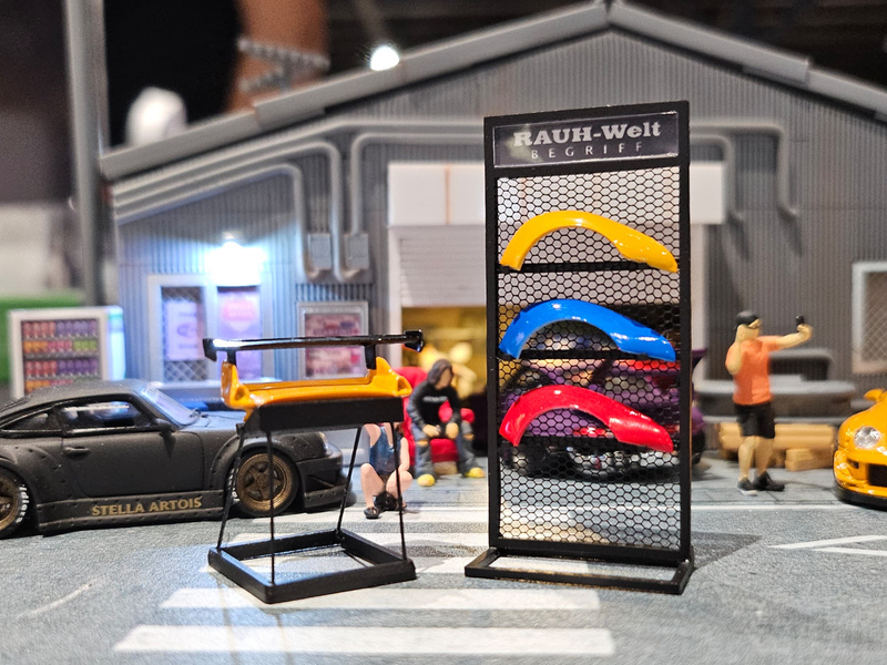 RWB x QUBE x LEGIT Miniature fender rack and spoiler stand set (all ...