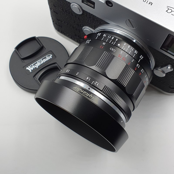 Voigtlander Nokton 35mm f1.2 ASPH. III with LH8 hood KameraCrafts