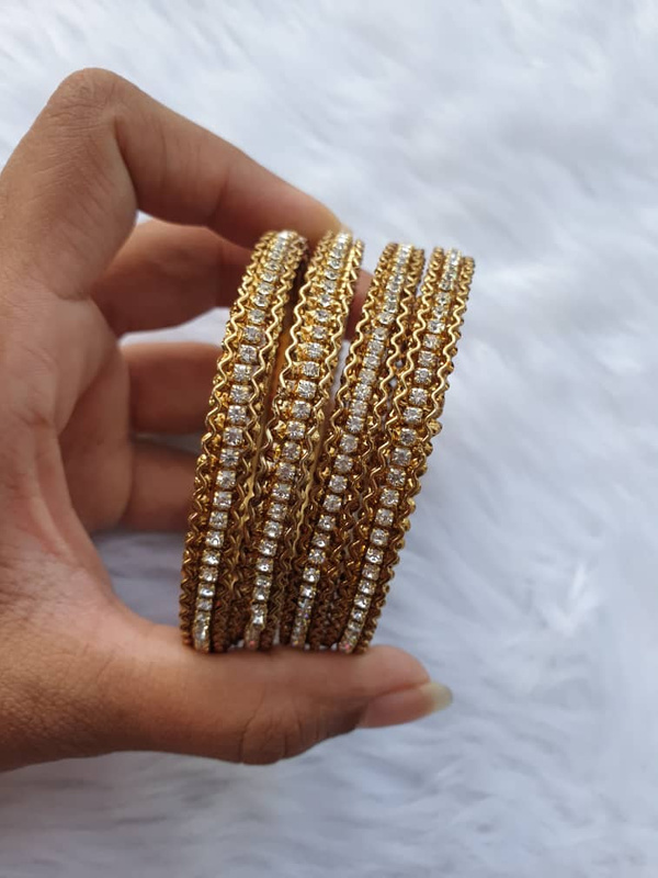 D.NO 018 GOLD - METAL BANGLE - 4PC - MV SECRET JEWELLERY